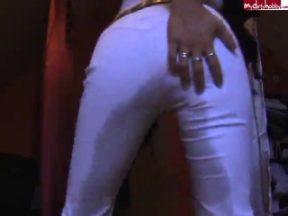 pissing in white capris (girls, i will pay for the same video or photo from you - write to wet jeans@mail ru)